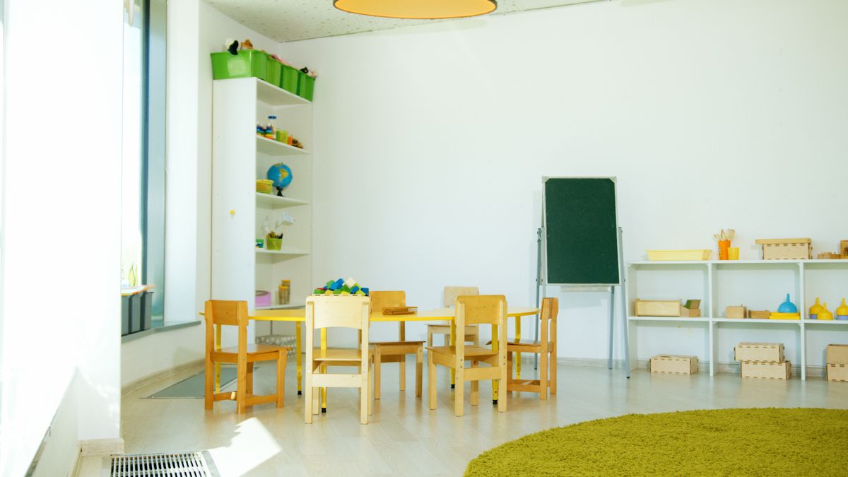 Sauberes Klassenzimmer nach professioneller Kita- und Schulreinigung